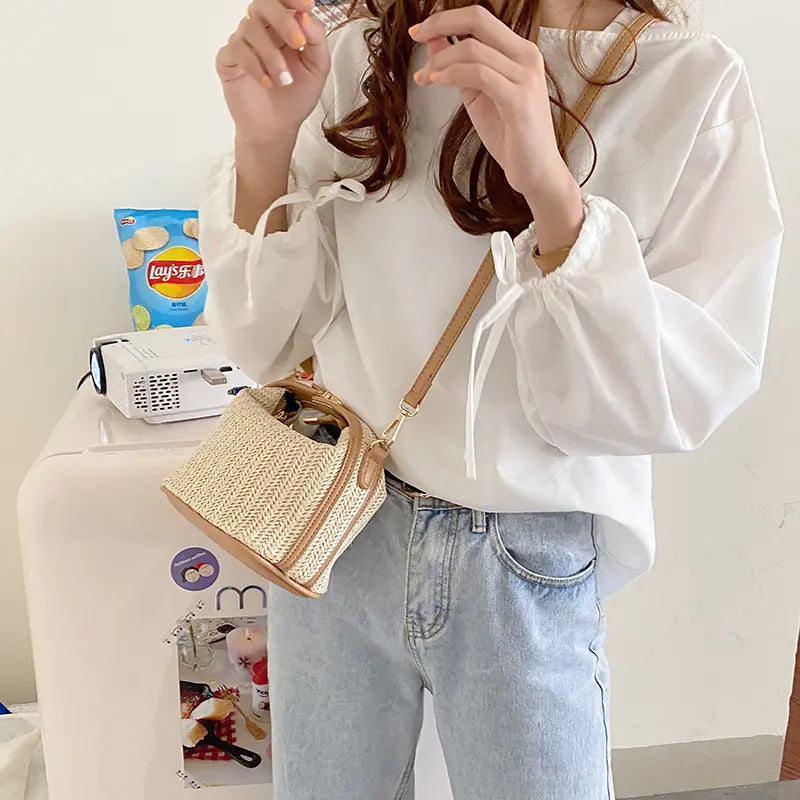 The SOLA Straw Crossbody- Brown