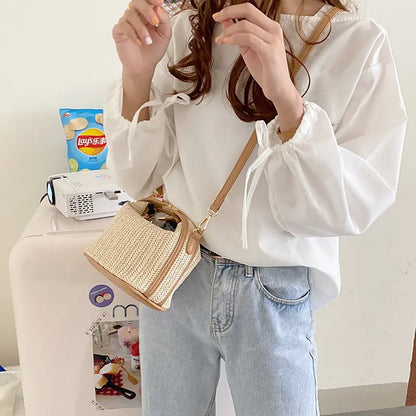 The SOLA Straw Crossbody- Beige